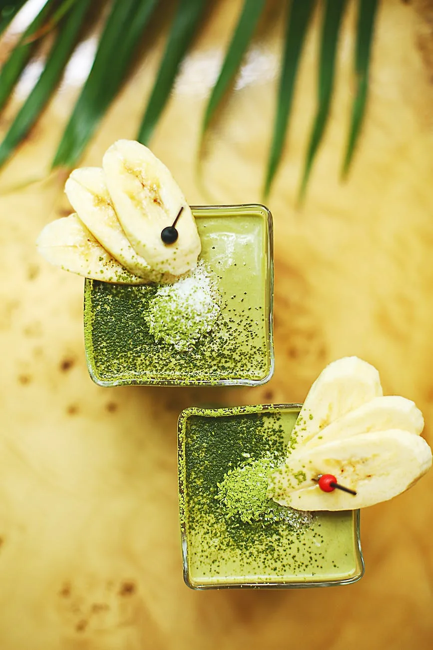 Nước ép-Hai ly sinh tố.