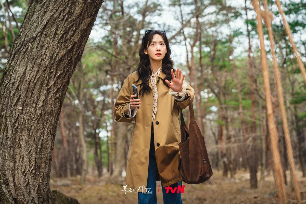 Yoona diện áo khoác dạ