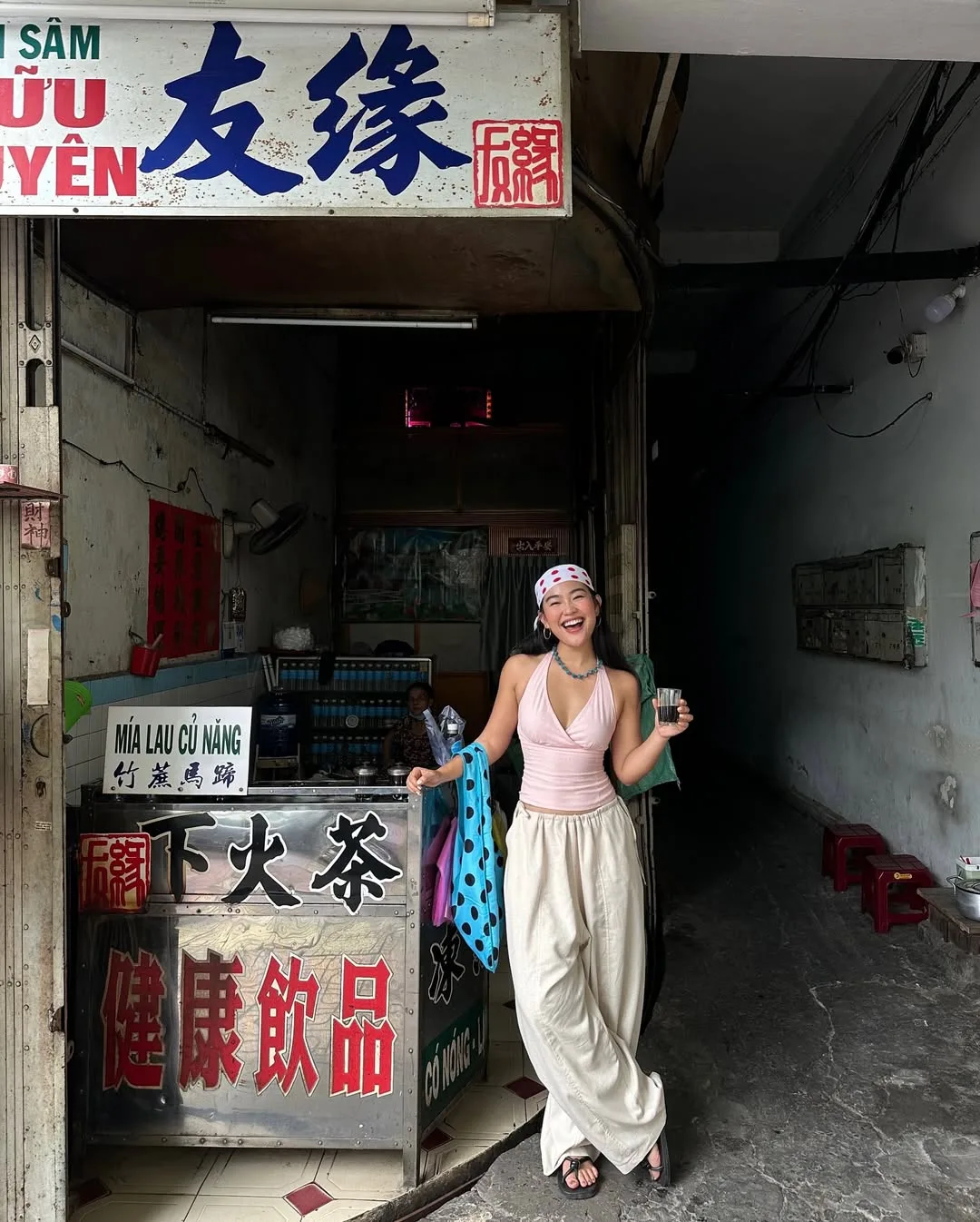 Phụ kiện chấm bi đa sắc, nét chấm phá hoàn hảo cho outfit mùa hè.