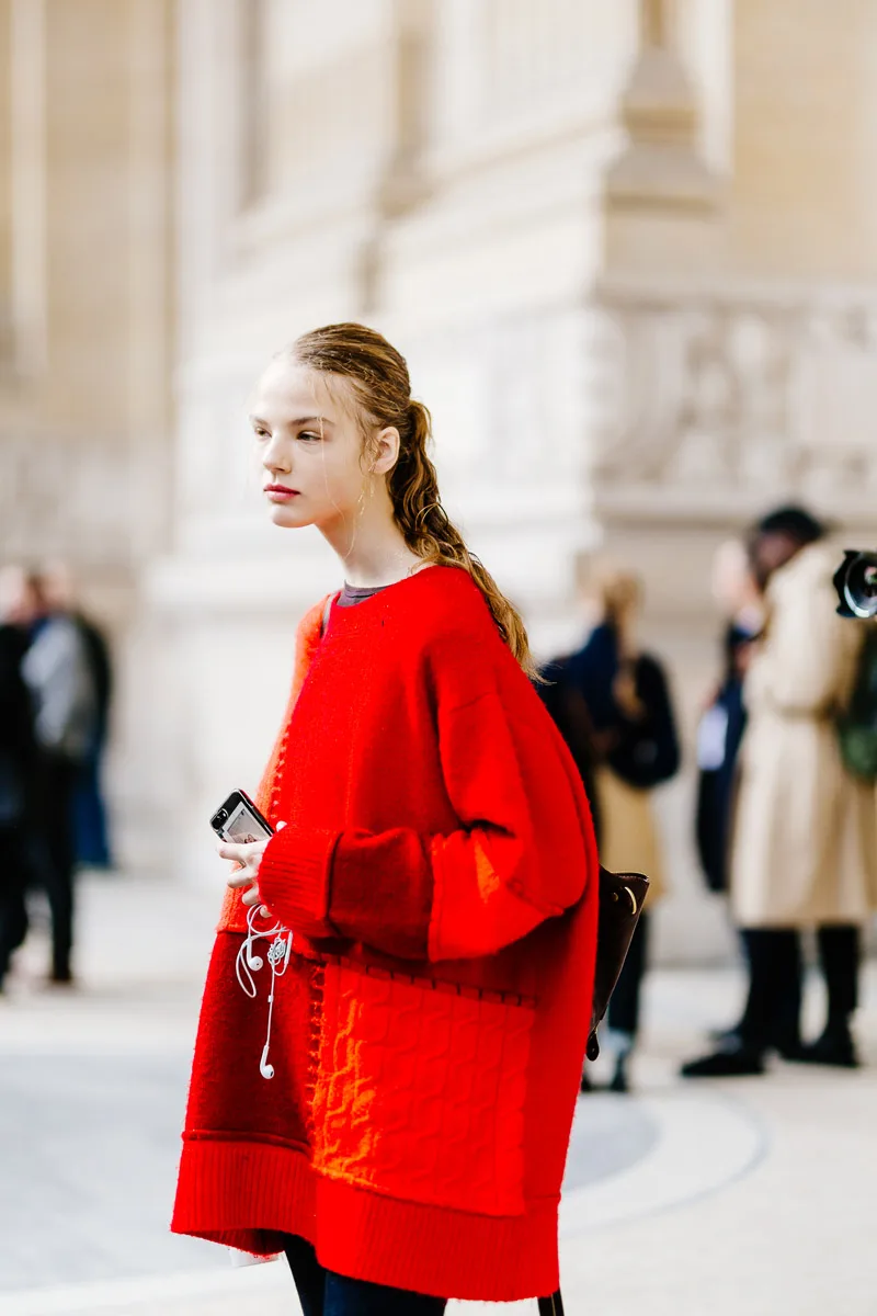Street style Paris Xuân - Hè 2018: Sắc màu nồng ấm lên ngôi Street style Paris Xuân - Hè 2018: Sắc màu nồng ấm lên ngôi