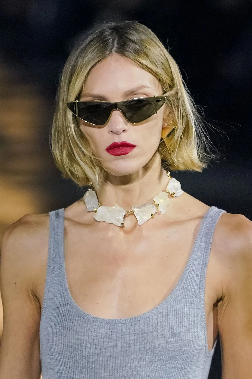 Môi đỏ trên dàn diễn của Saint Laurent. Môi đỏ trên dàn diễn của Saint Laurent.