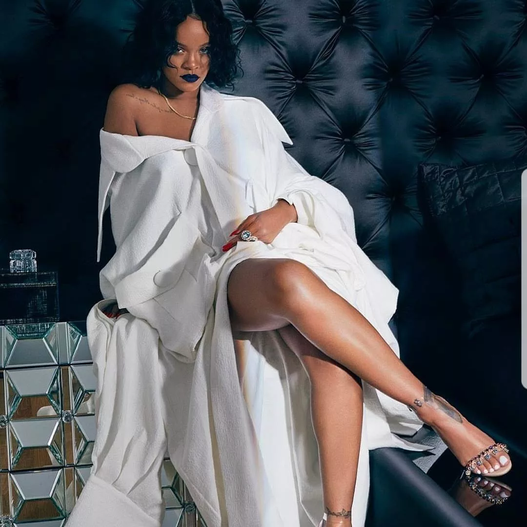 Rihanna Em Hoa