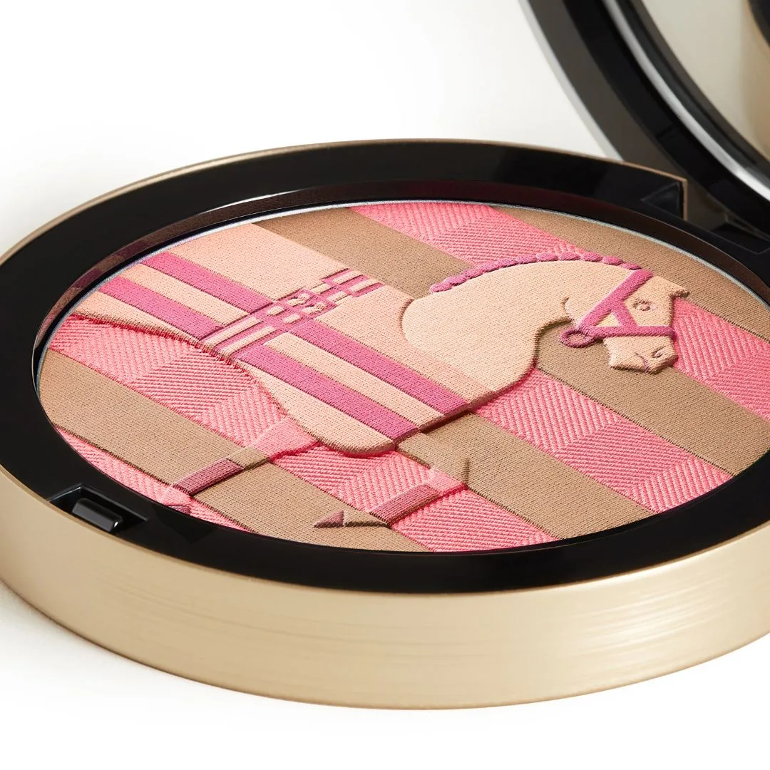 Thiết kế phấn Hermès Rocabar Silk Powder phiên bản giới hạn với nghệ thuật ghép mảnh Rocabar