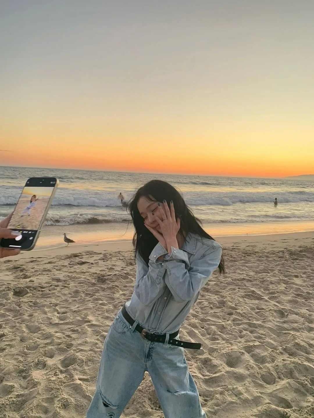 Winter (aespa) diện denim on denim