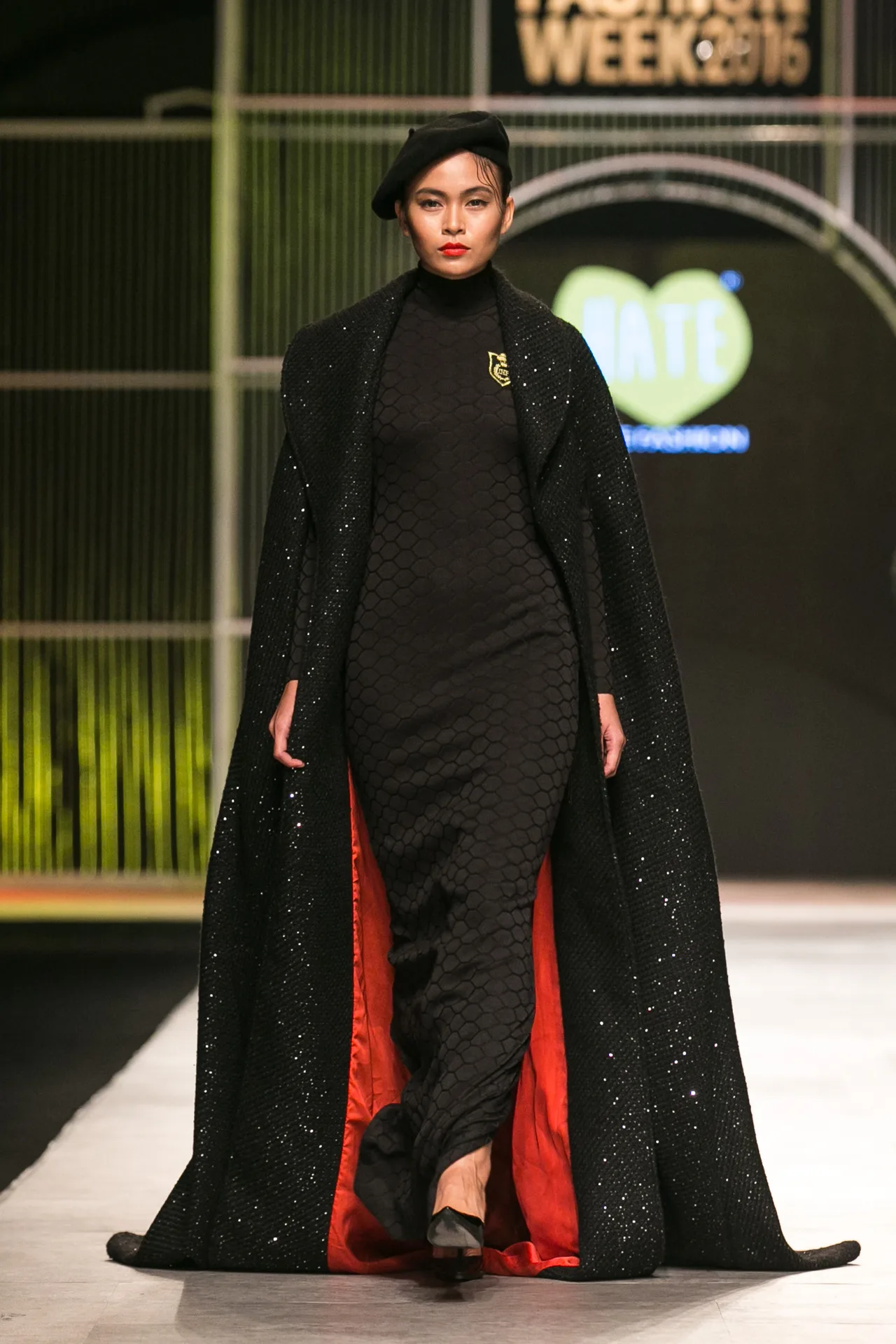 I HATE FASHION thả “Ký ức những mùa đông cũ kỹ” vào BST Thu-Đông 2016 tại VIFW - ELLE VN