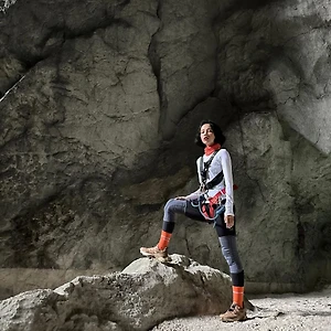 Biên tập viên Làm đẹp của ELLE Việt Nam - chị Nicky Khánh Ngọc trekking.