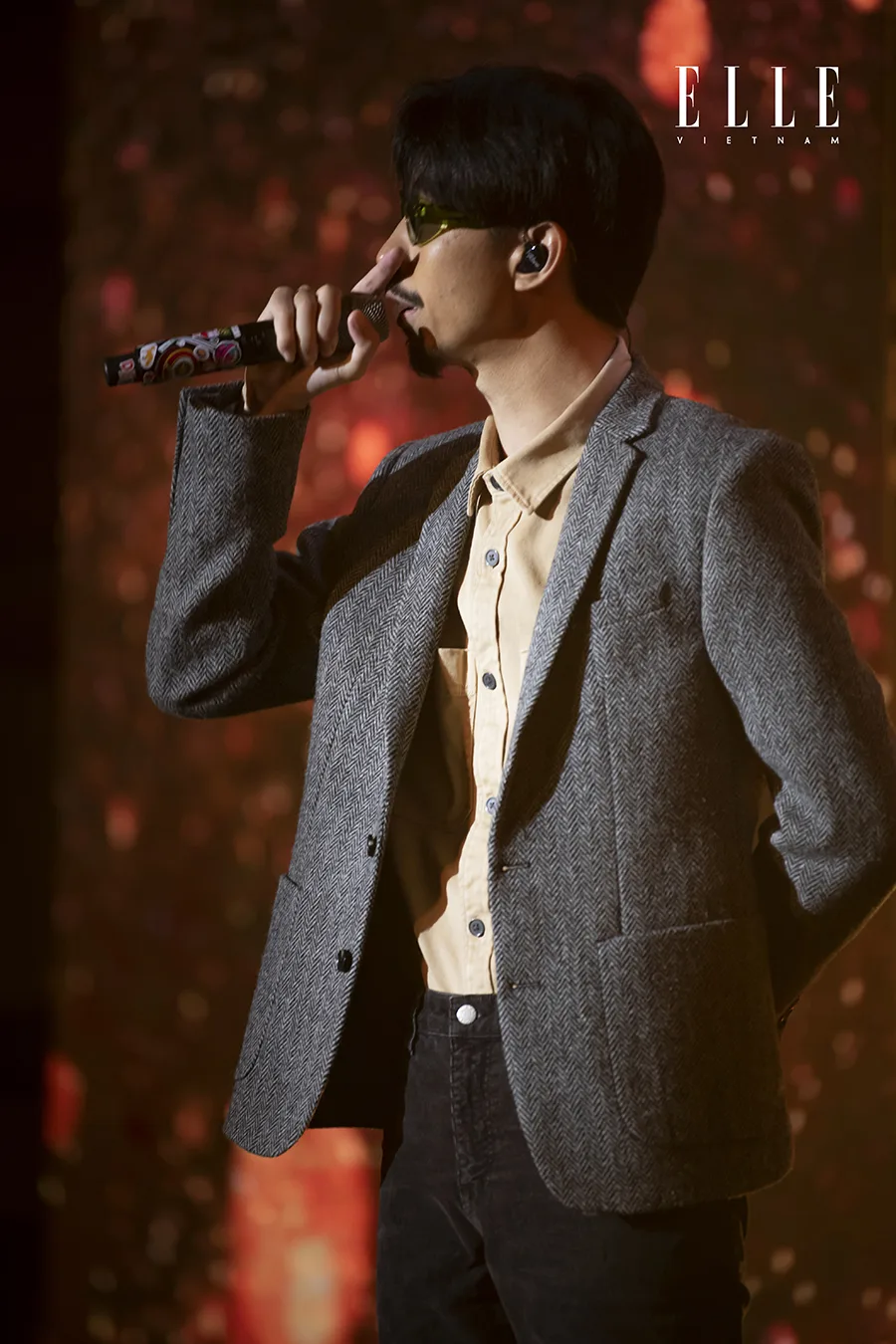 màn trình diễn của rapper Đen Vâu tại lễ trao giải ELLE Beauty Awards 2022 màn trình diễn của rapper Đen Vâu tại lễ trao giải ELLE Beauty Awards 2022