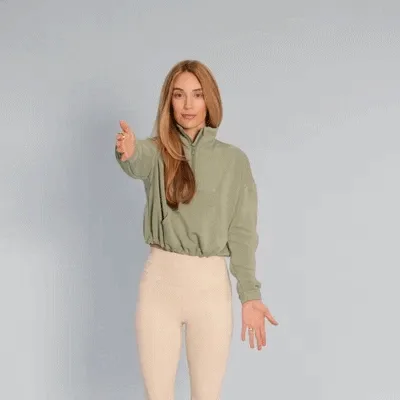 Kéo giãn vai chéo thân (Cross-body shoulder stretch)