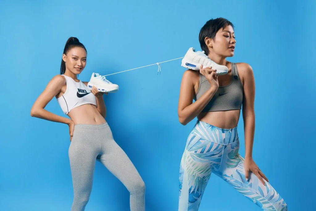 phối đồ phong cách thể thao với giày sneakers nike 3