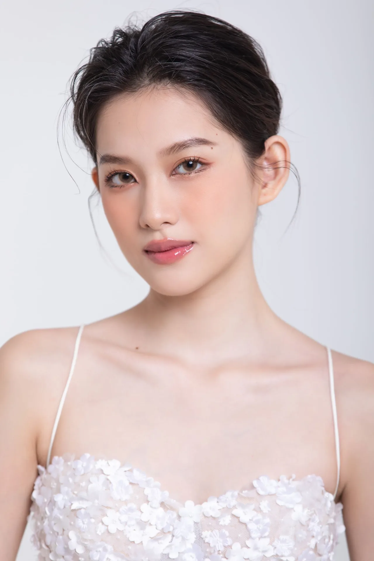 trang điểm cô dâu