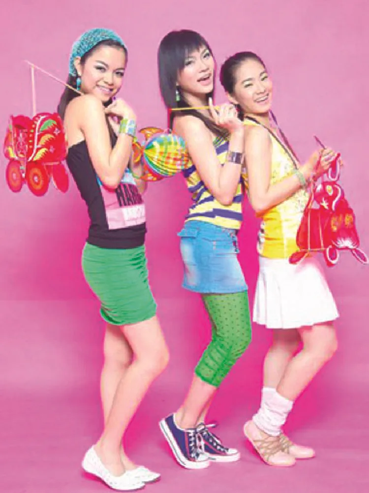 thời trang váy xếp ly