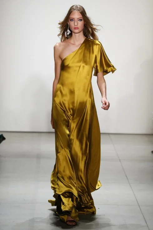 Thiết kế váy lệch vai khác từ Prabal Gurung