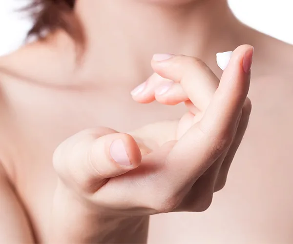 Bỗng dưng xuất hiện mụn ở vùng cổ nên xử lý thế nào? Bỗng dưng xuất hiện mụn ở vùng cổ nên xử lý thế nào?