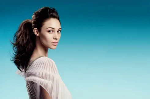 MOROCCANOIL_model_a-1024x683