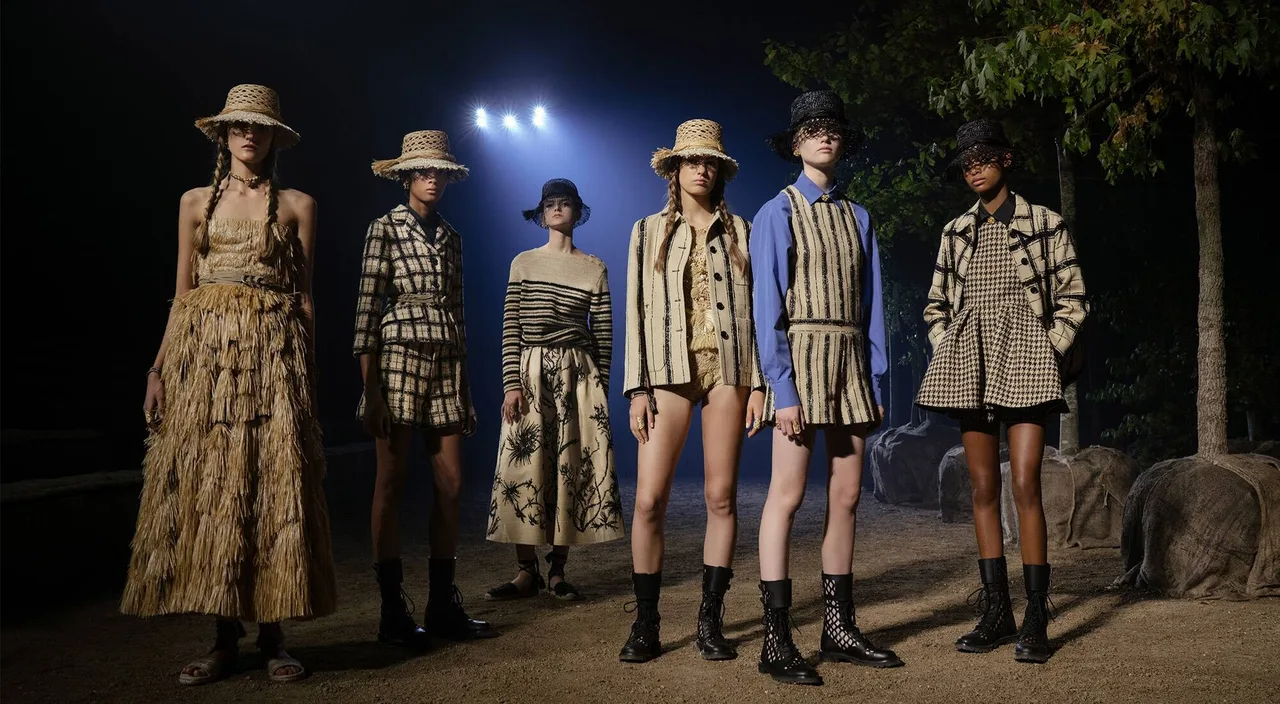 mũ rơm trong BST Dior Xuân Hè 2020