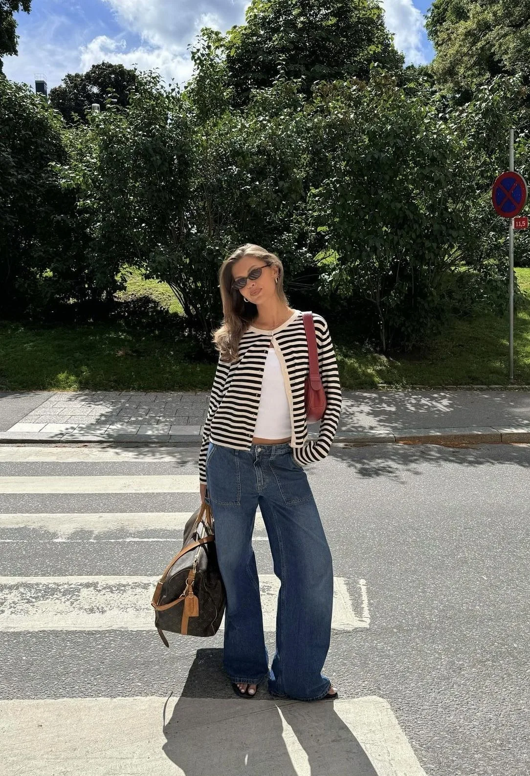 quần ống suông phối cùng cardigan