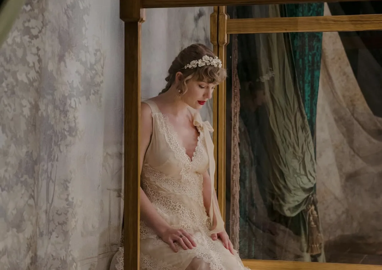 Tan chảy với 13 câu hát tình yêu đầy lãng mạn của Taylor Swift