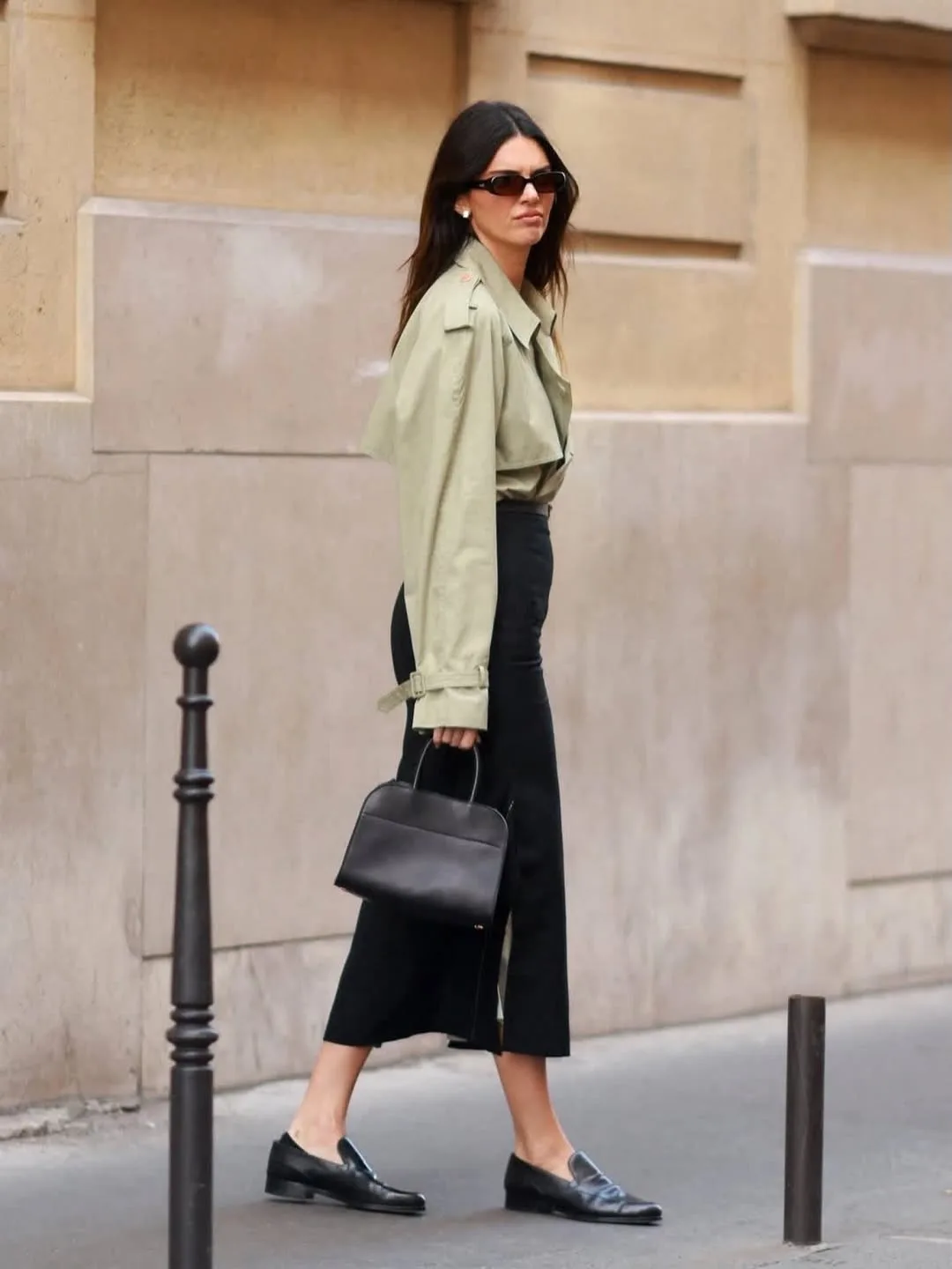 Giày Loafer là một trong những item được Kendall diện nhiều nhất.