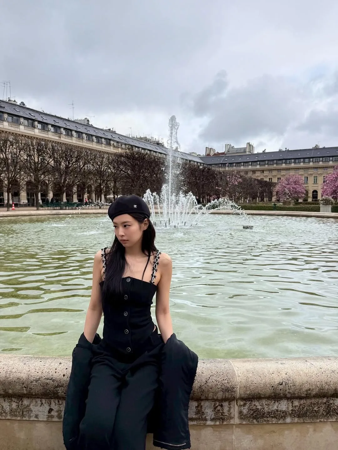 jennie diện style gothic chic
