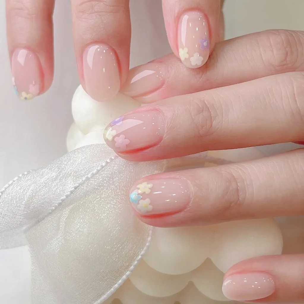 Làm móng tết - mẫu nail hoa nhí nhẹ nhàng