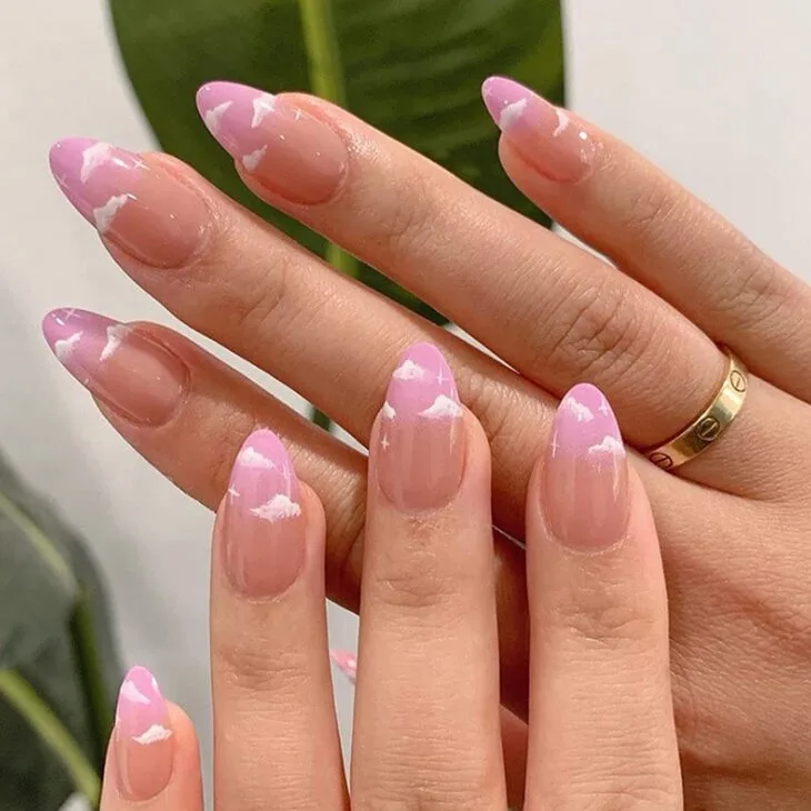 Sự mộng mơ của phong cách coquette được thể hiện qua những đám mây bồng bềnh. Ảnh: Instagram@ anisenails. Sự mộng mơ của phong cách coquette được thể hiện qua những đám mây bồng bềnh. Ảnh: Instagram@ anisenails.