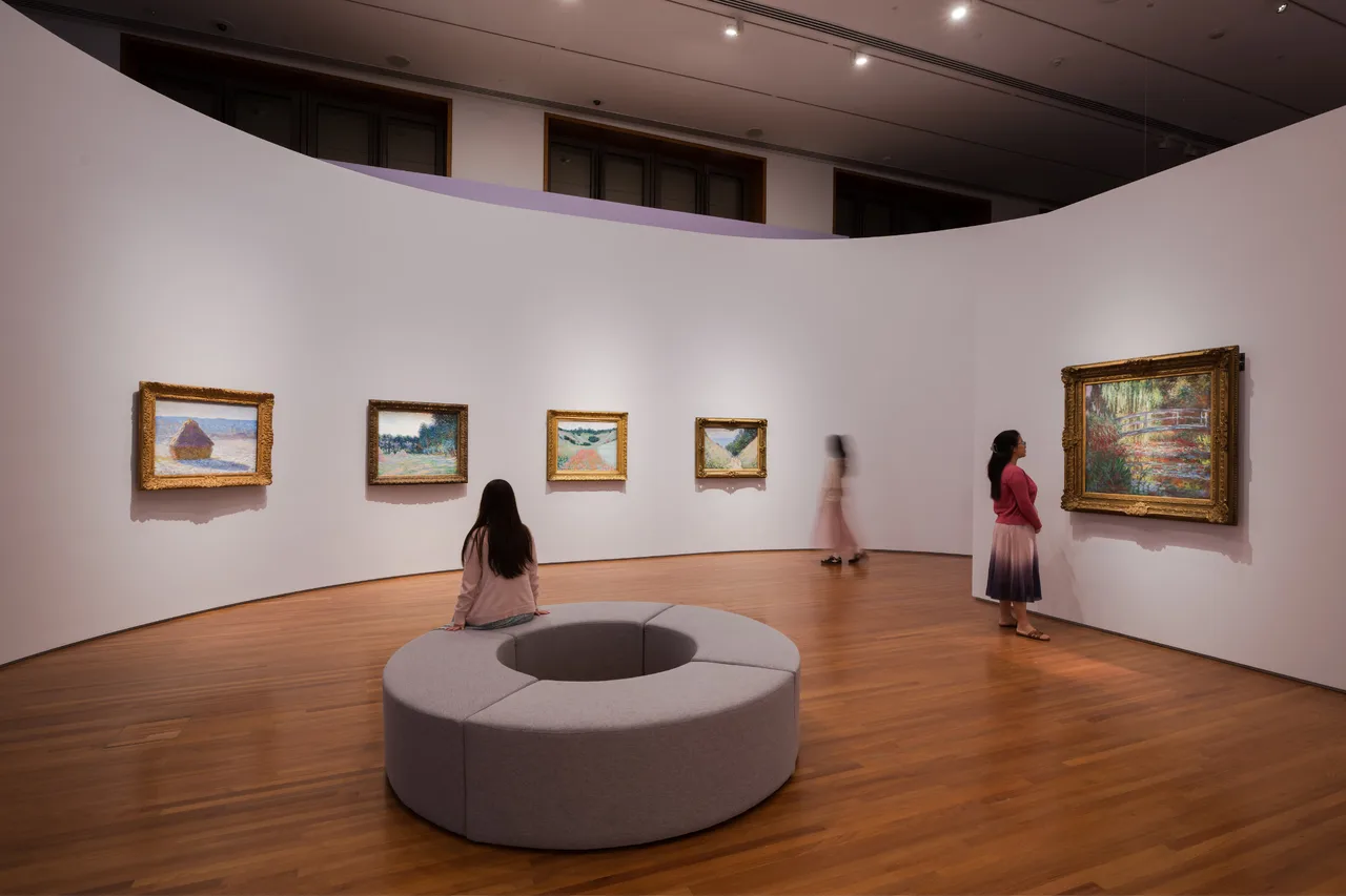 Khu vực Monet - Moment and Memory tại triển lãm Into the Modern