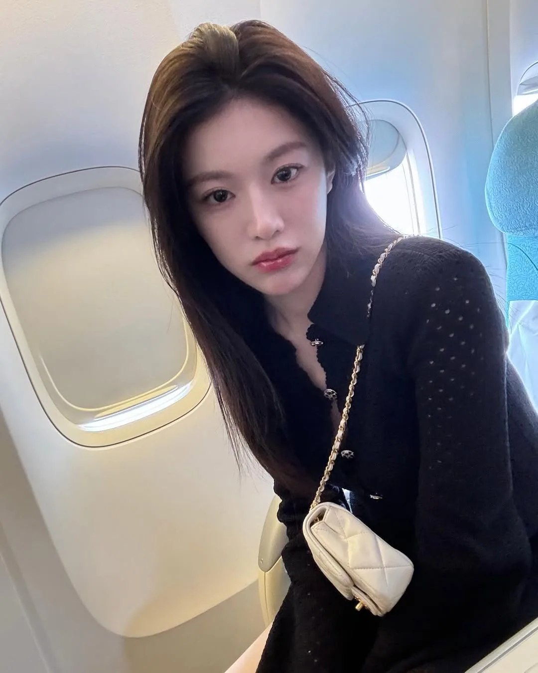 Một tuyên ngôn về phong cách Quiet Luxury, nơi sự sang trọng hiện diện trong từng đường chần bông mềm mại và tinh tế.