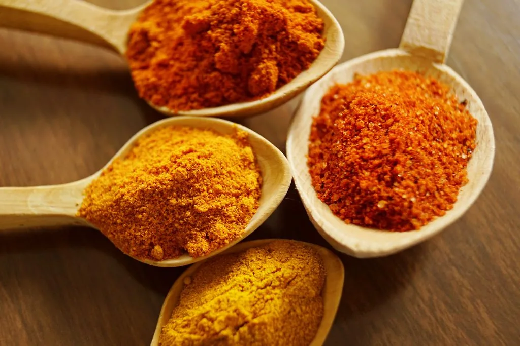 Bột nghệ cải thiện sắc tố da hiệu quả.
