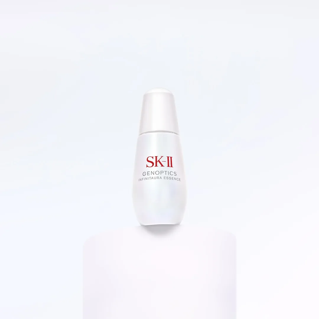 SK-II GenOptics InfinitAura Essence.