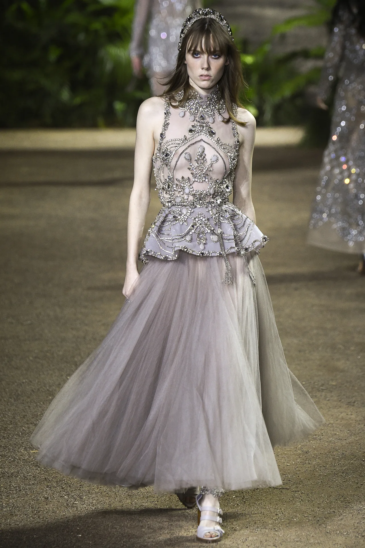 elie-saab-spring2016-ellevietnam(22)