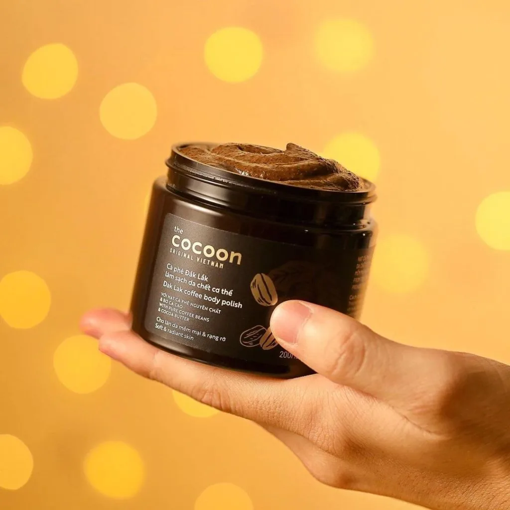 Cà phê Đắk Lắk làm sạch da chết cơ thể của Cocoon. Truy tìm những sản phẩm đáng mua của các thương hiệu mỹ phẩm Việt Nam - Phần 1