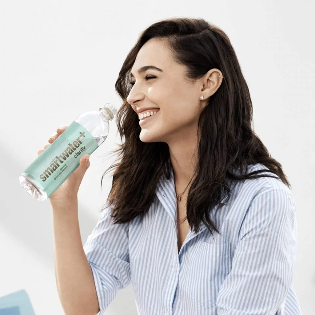 gal gadot làm đẹp bằng cách cấp đủ nước cho da gal gadot làm đẹp bằng cách cấp đủ nước cho da