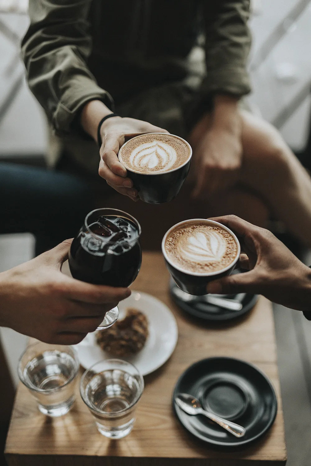 Cà phê và rượu là điều cấm kỵ trong chế độ Paleo. Ảnh: Pexels.