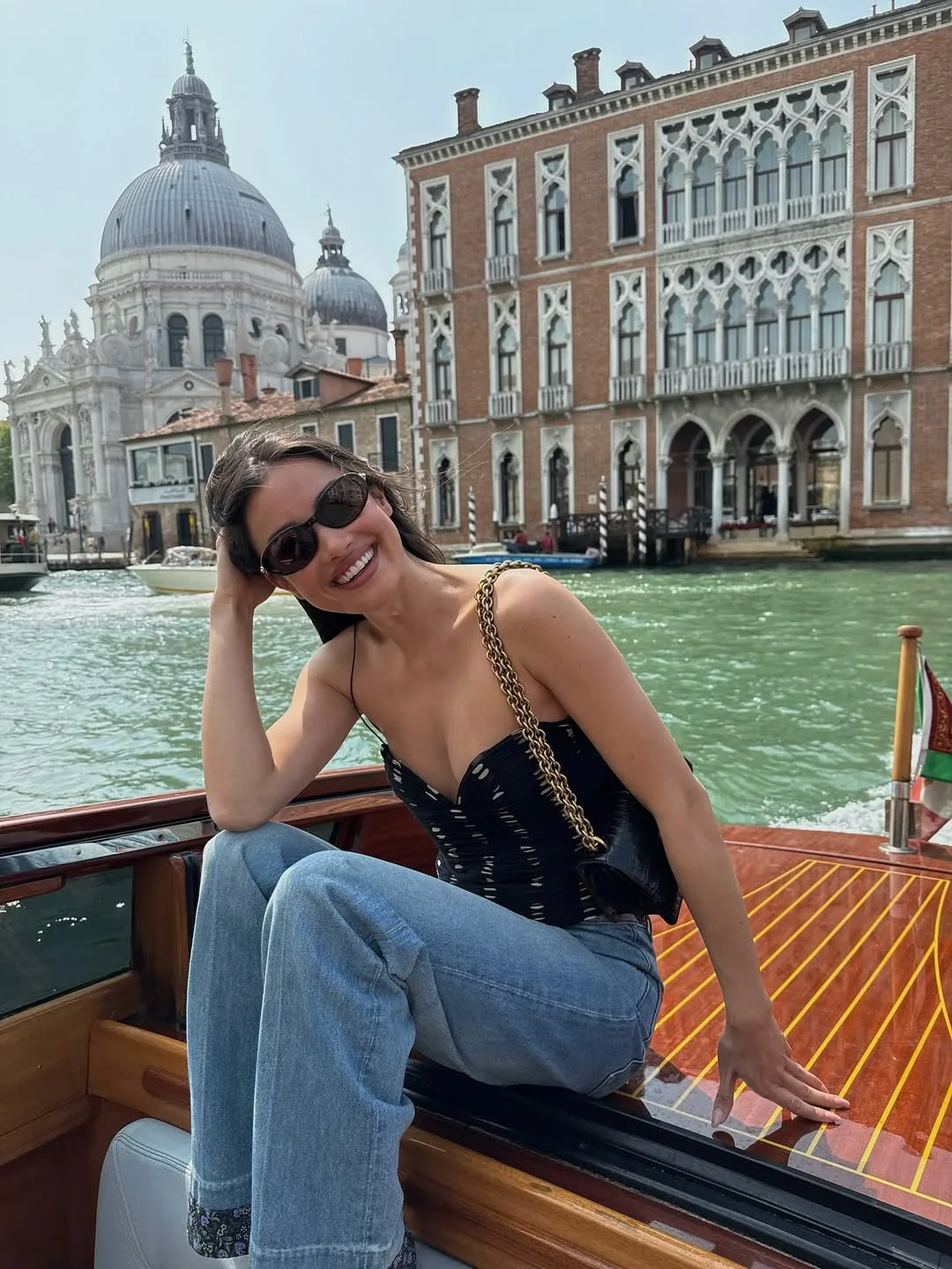 kelsey merritt áo cúp ngực