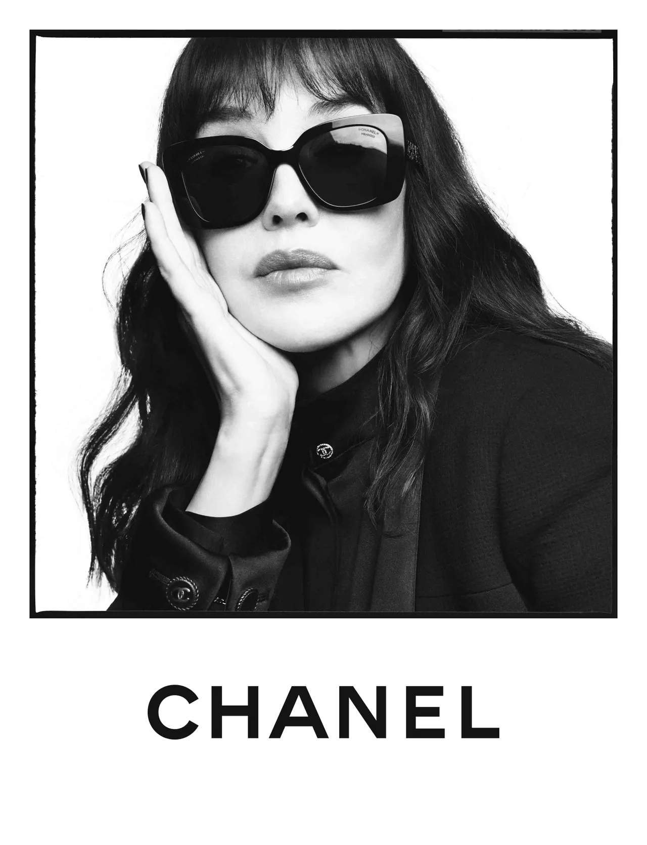 Isabelle Adjani đeo kính mát Chanel