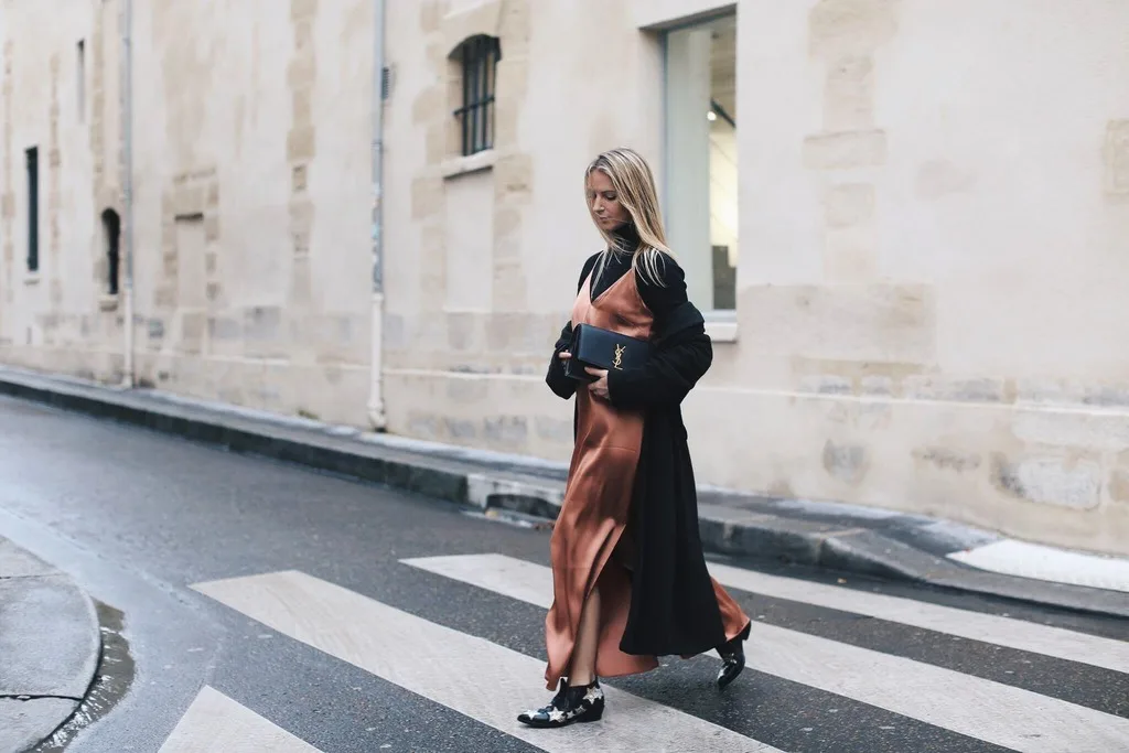 Áo cổ lọ và váy slip dress 8
