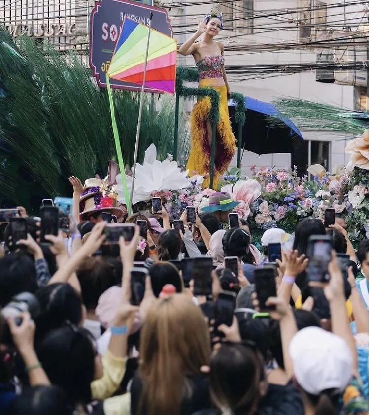 Yaya Urassaya tại Songkran 2024