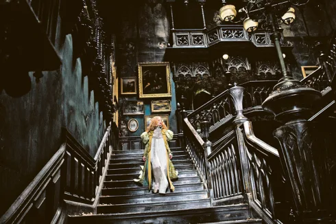 phim_kinh_di_crimsonpeak_lau_dai_dam_mau 15
