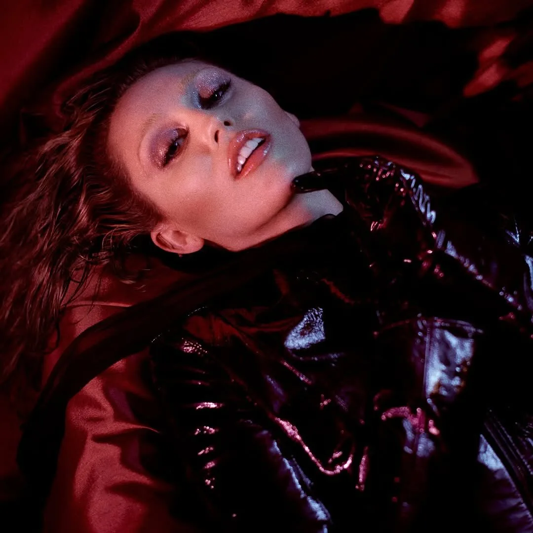 Miley Cyrus xuất hiện trong MV âm nhạc