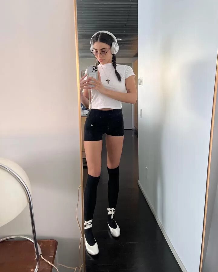 @orioncarloto diện shorts cùng ballet flats