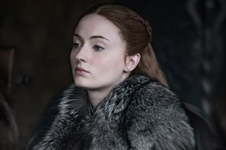Sophie Turner trong vai Sansa Stark (Game of Thrones). Sophie Turner trong vai Sansa Stark (Game of Thrones).