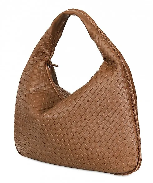 Bottega Veneta Nappa - chiếc túi xách thời trang không cần logo để nổi bật.