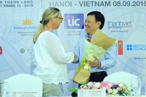 Ông Tô Văn Động - GĐ Sở VHTTDL Hà Nội đại diện BTC gửi lời cảm ơn tới Tham tán Văn hóa SQ Đan Mạch
