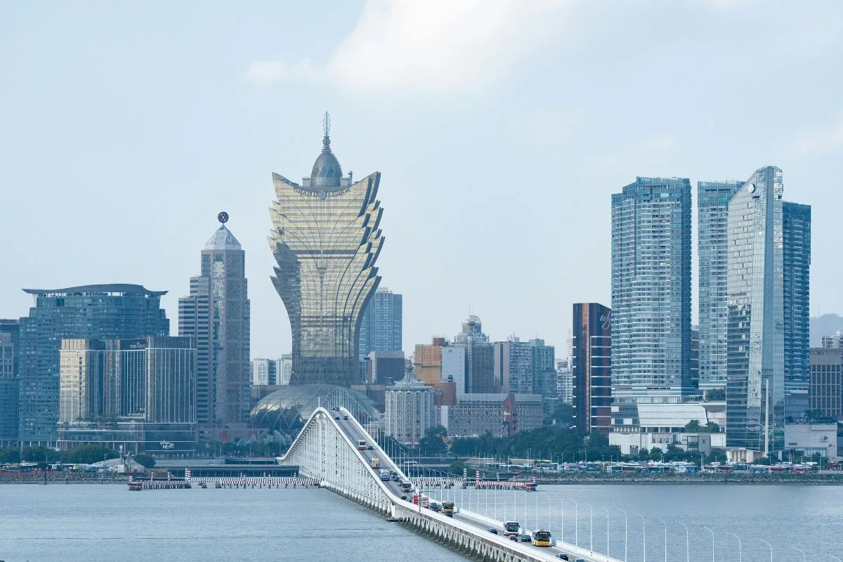 Từ Hồng Kông qua Ma Cao