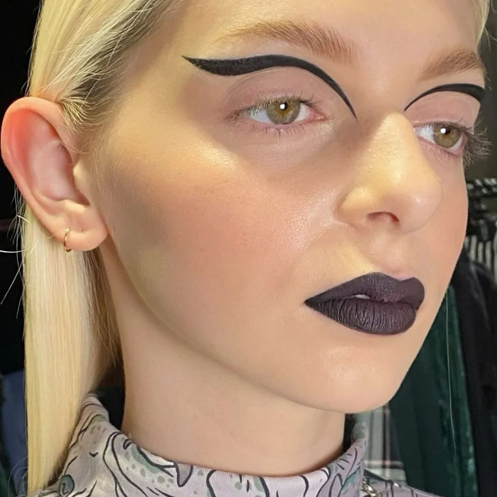 Xu hướng làm đẹp 2022: graphic liner Xu hướng làm đẹp 2022: graphic liner