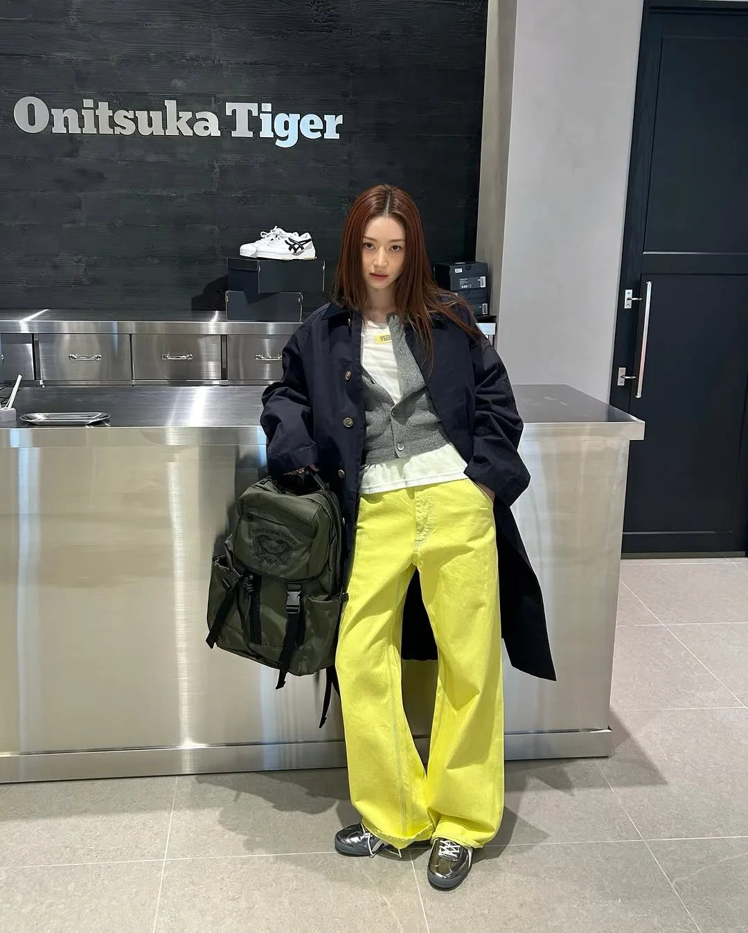 sora_pppp diện quần Neon