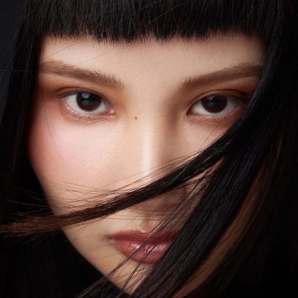 Hình ảnh Bùi Tường Vân trong photoshoot của ELLE Beauty Awards 2025.