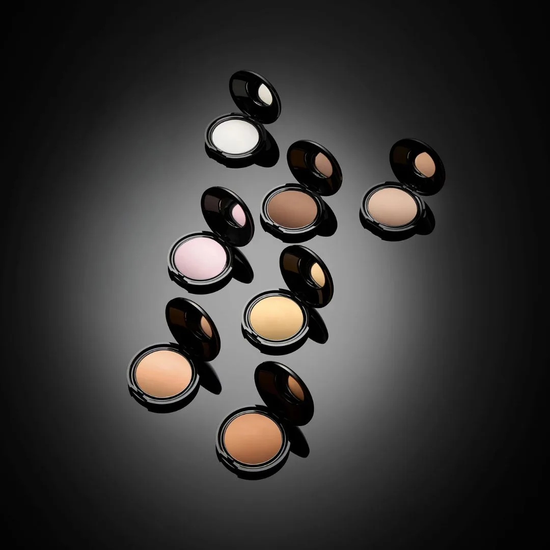 Hình ảnh dòng phấn phủ nén Pat McGrath Labs Blurring Under-Eye Setting Powder.