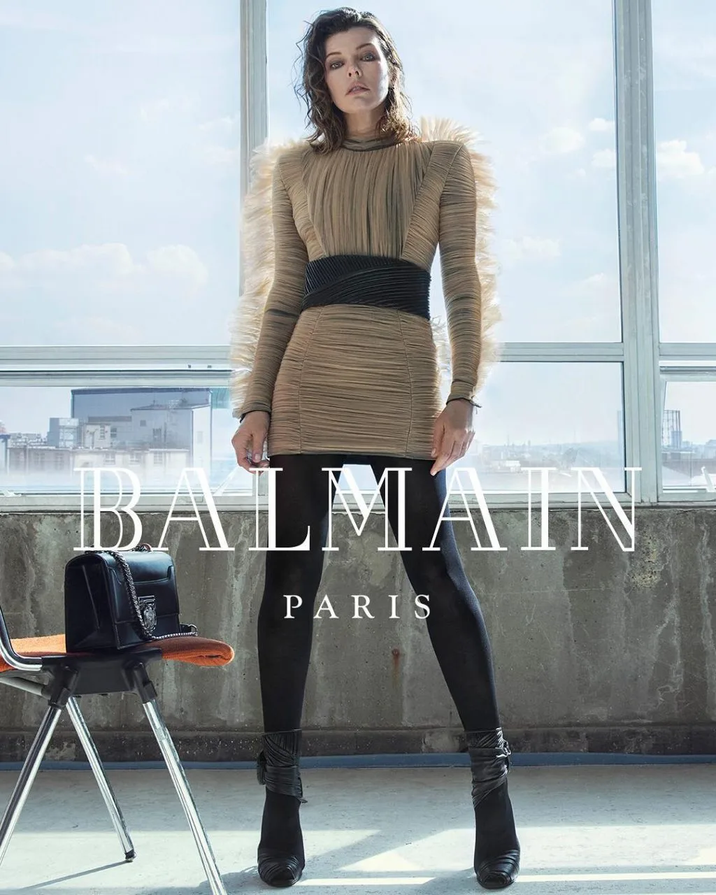 Milla Jovovich tái xuất trong bộ ảnh thời trang Balmain 4