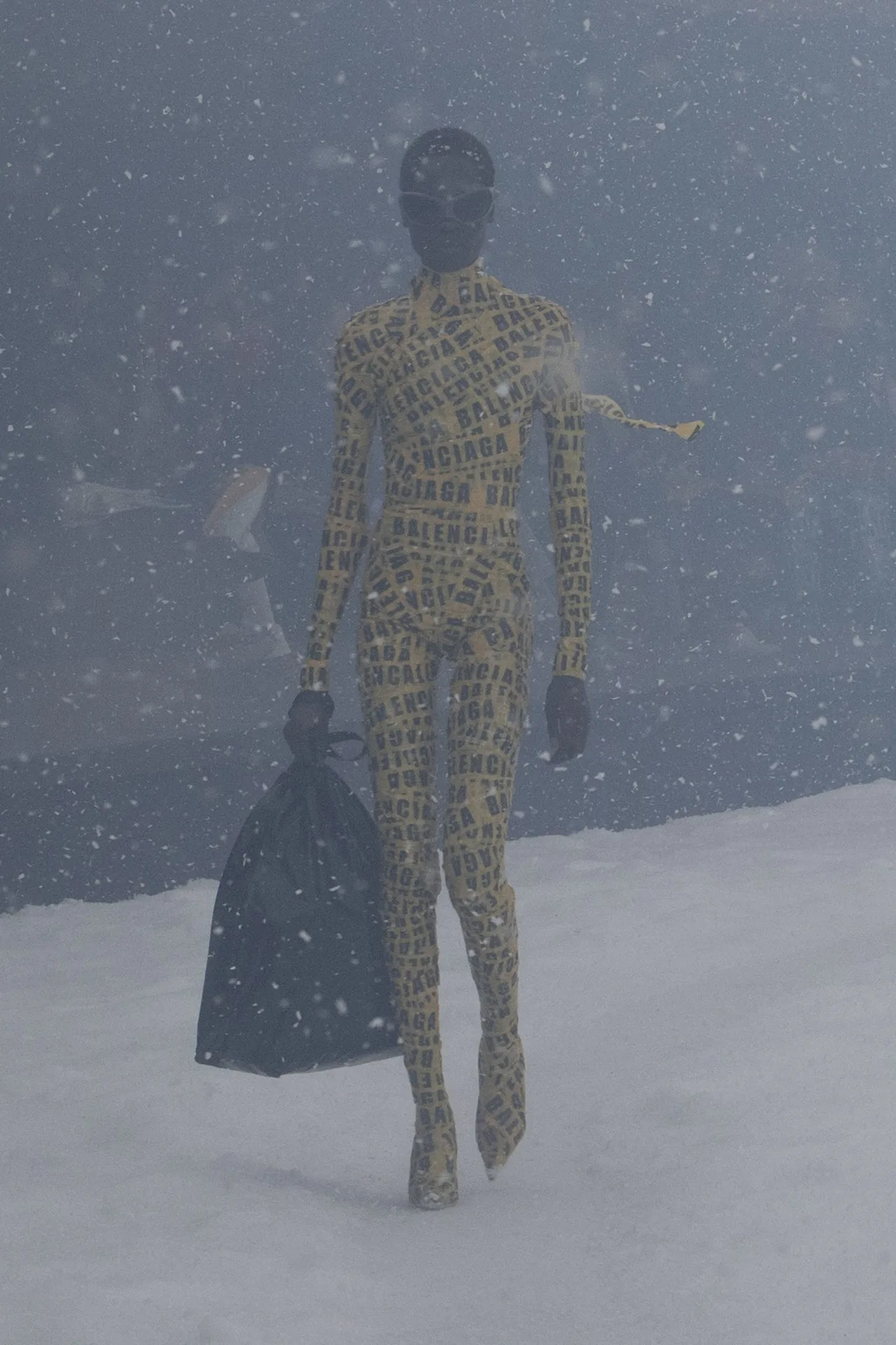 Balenciaga RTW Thu Đông 2022 look 27